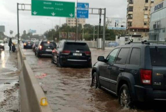 Heavy Rainfall Floods Roads in Lebanon, Worsening Traffic and Safety Concerns