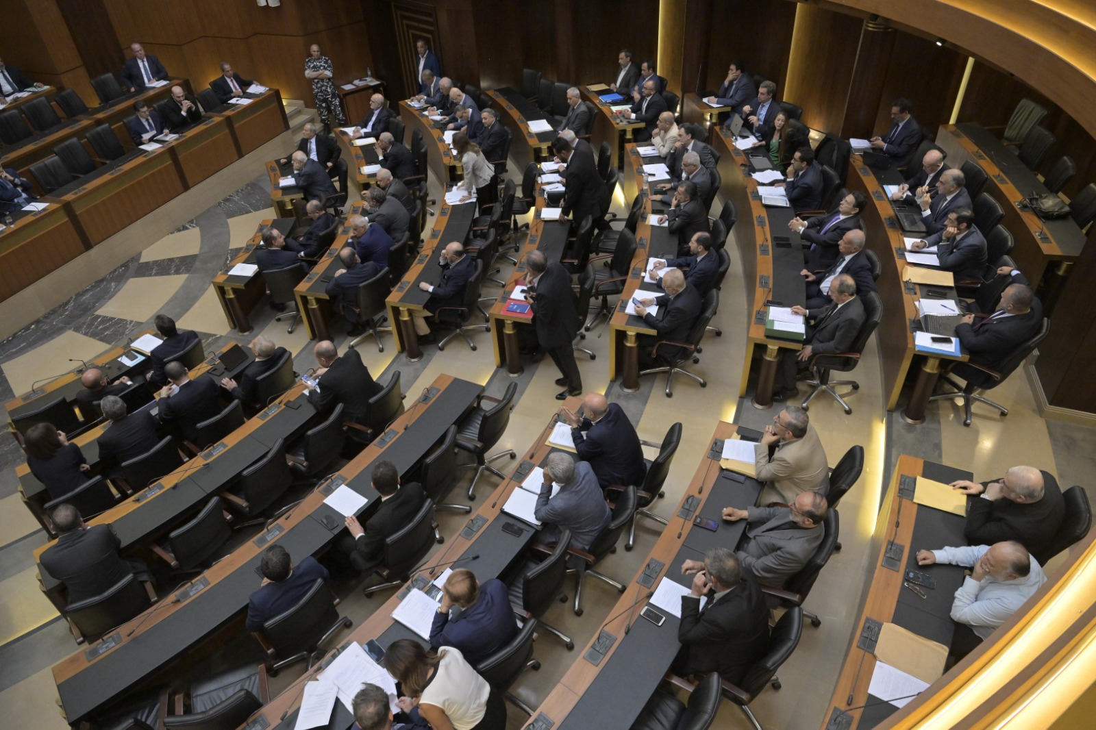 Parliament Approves Banking and Judicial Reforms